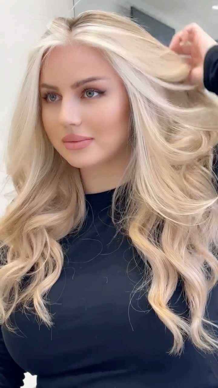 Weiches, frisches Blond nach Farbtransformation